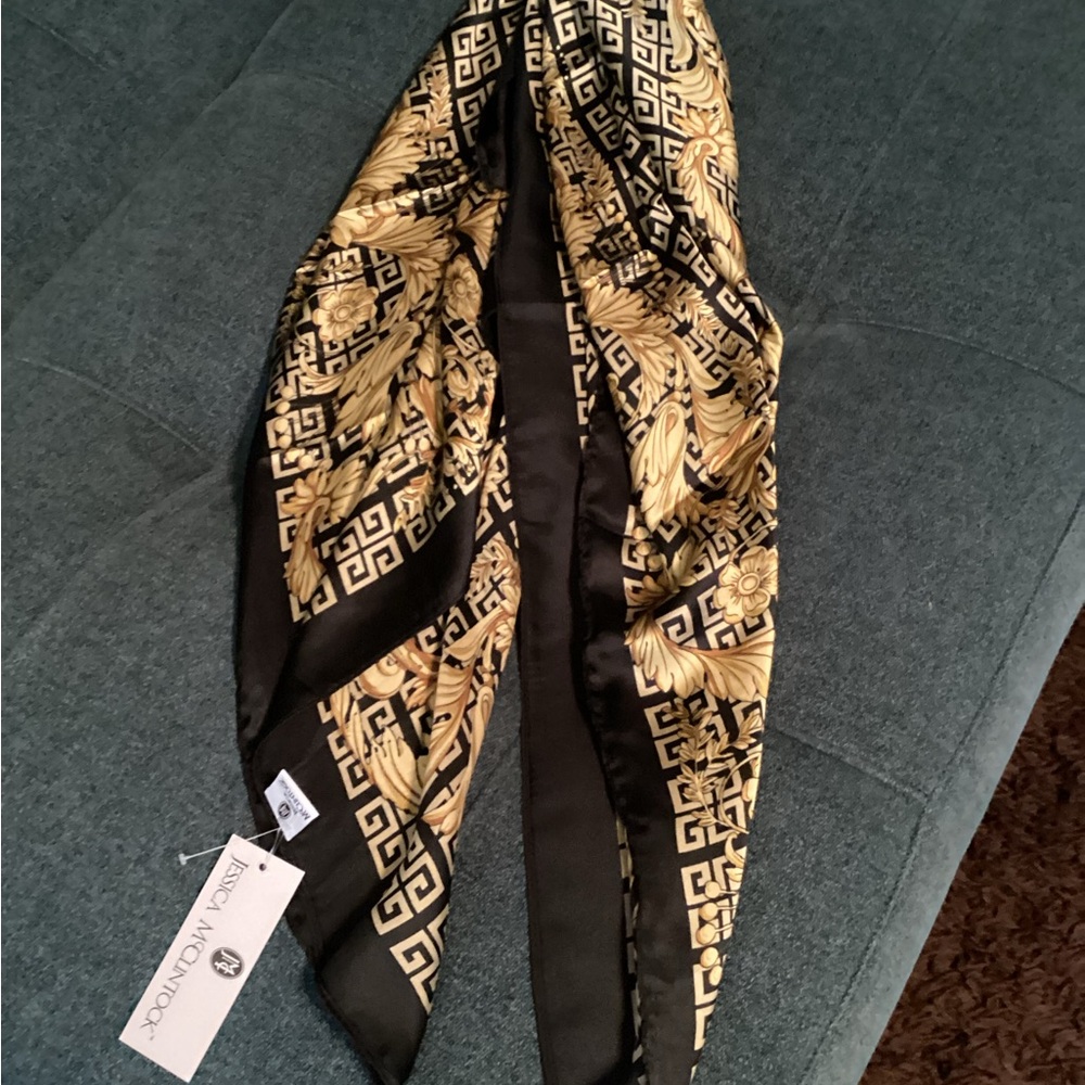 Jessica McClintock Black and Gold Patterned Scarf